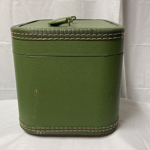 Vintage Carilite Vanity Train Case - Cosmetic Carrying Case - Picture 6 of 16